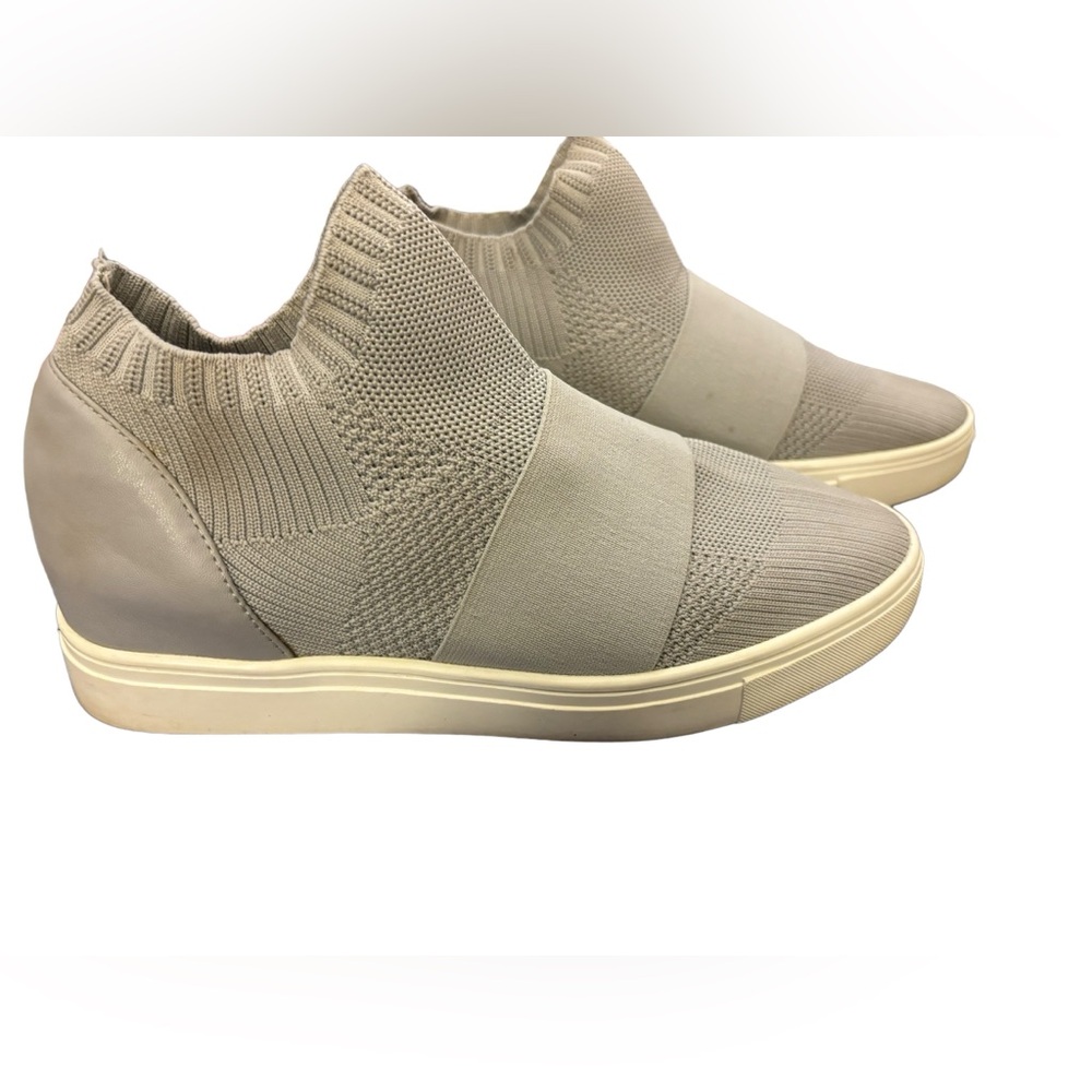 Aqua Women’s Gray‎ Foxy Slip-On Sneakers Size 7